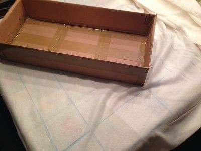 Karton zurechtschneiden und kleben